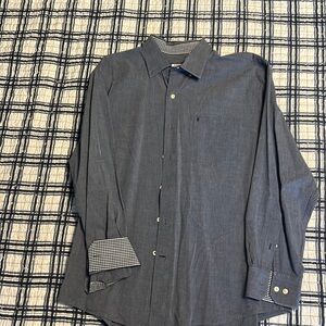 IZOD Mens Button down shirt. Large.